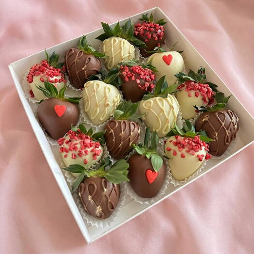 Набор клубники в шоколаде: «Love is»