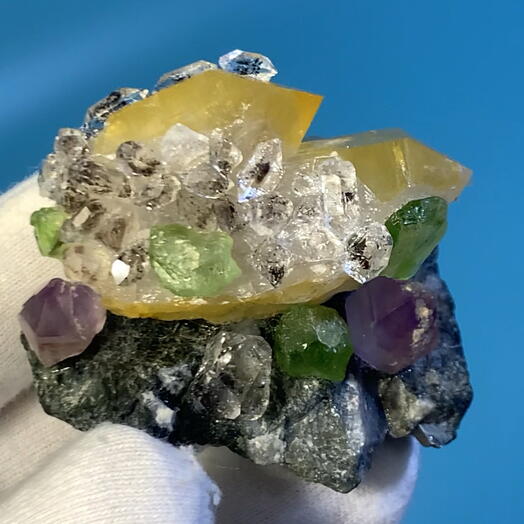 Композиция из камней и кристаллов Coolcrystals 031: кварц, пирит, хризолит, аметист , херкимер