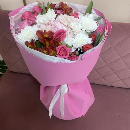 Букет в розовой упаковке