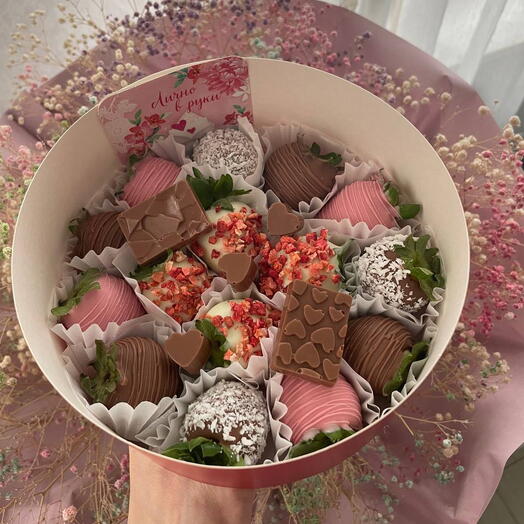 Клубника в шоколаде в круглой коробочке микс (15шт)