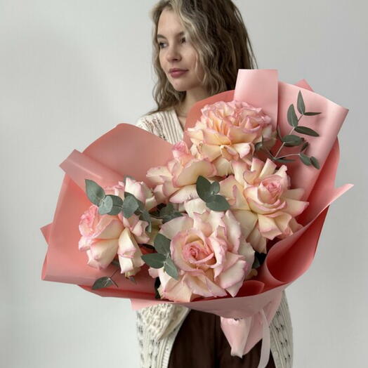 Ramo de rosas delicadas francesas