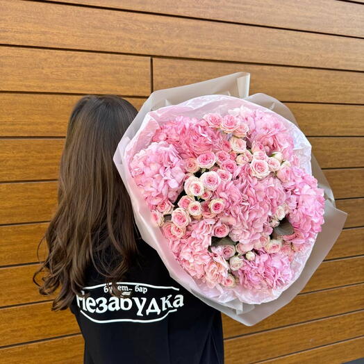 Букет из гортензии и кустовой розы 💗