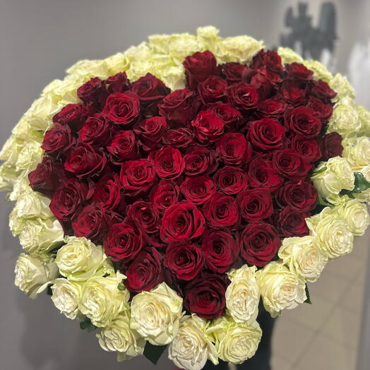 Сердце из 101 розы