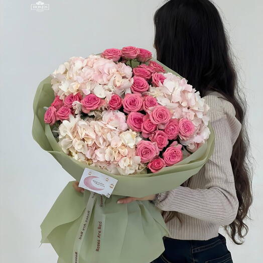Spray roses and hydrangea