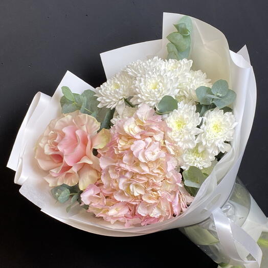 Нежный букет с гортензией и французской розой в пастельных тонах🌸