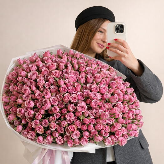 Розовые кустовые розы 71 шт