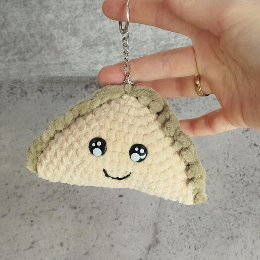 Вязаный брелок для рюкзака/ключей пирожок эчпочмак, 8 см