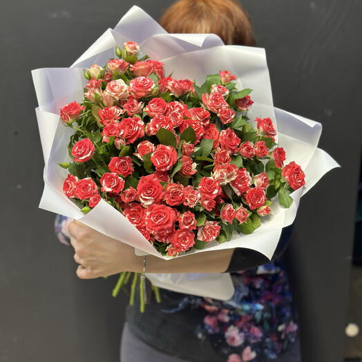 15 кустовых роз 70см