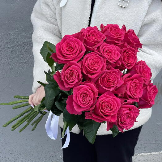 15 высоких роз 70 см под ленту