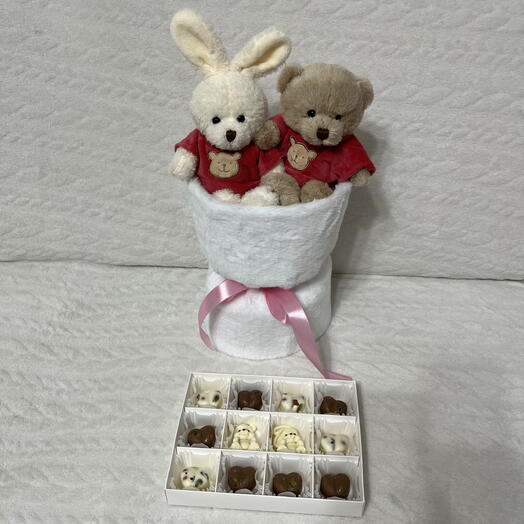 Букет из конфет с игрушками. Зайчик и мишка с коробкой конфет на день рождение, девушке,маме, сестре, ребенку,любимой