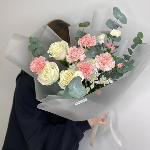 Раскидистый букет с белыми розами😍 Bloom room: большой выбор букетов в профиле магазина