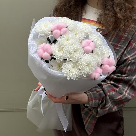Букет из белых хризантем с хлопком + сладкий подарок 🎁