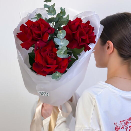 Алая страсть-3 розы 🌹
