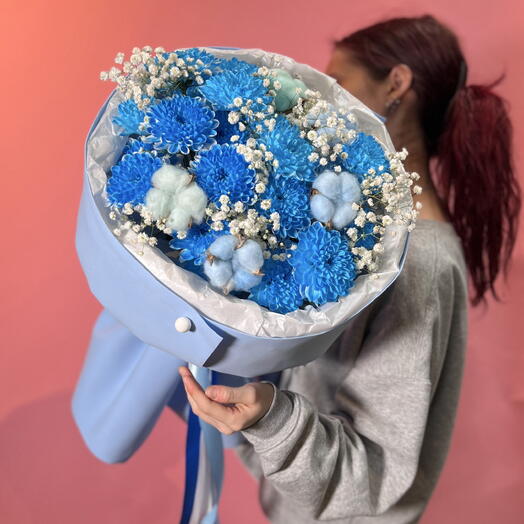 Букет «Глубина океана» 💙с хризантемой и гипсофилой