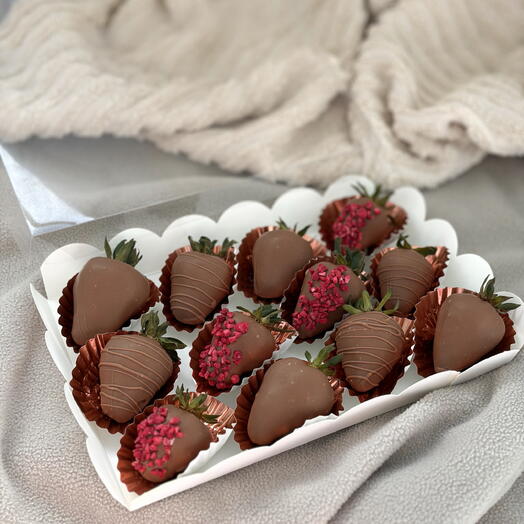 Клубника в шоколаде 12 штук 🍓