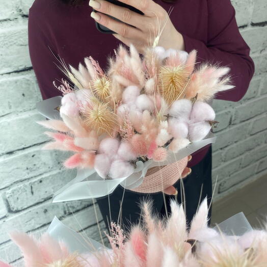 Композиция из хлопка и лагуруса