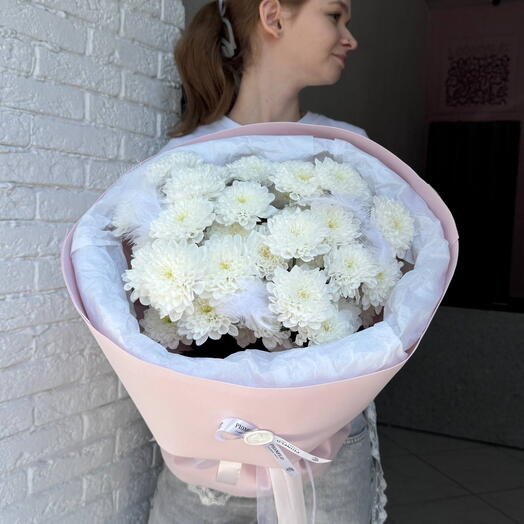 Букет с нежными хризантемами