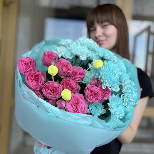 Букет «контраст»😍💋 с кустовой хризантемой, желтой краспендией и малиновой кустовой розой