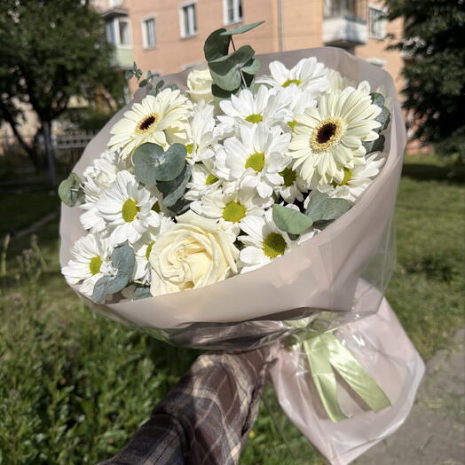 Сборный букет с гермини и ромашками