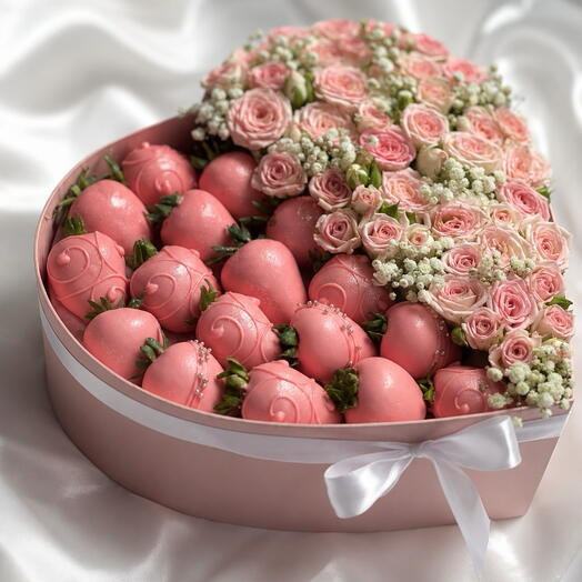 Pink Roses   Chocolate Strawberry Heart Box