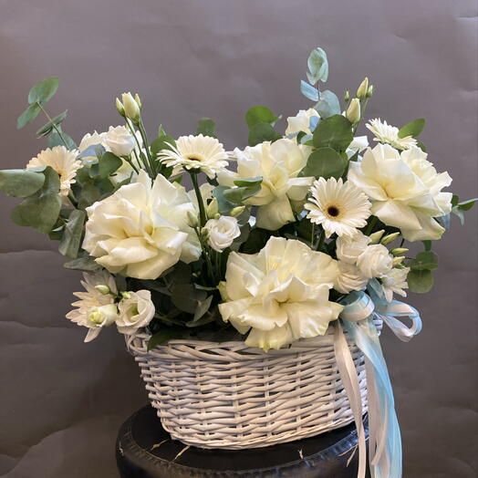 Корзина с французскими розами