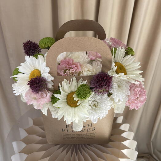 Сумочка с эустомой, ромашкой и хризантемой 🌸