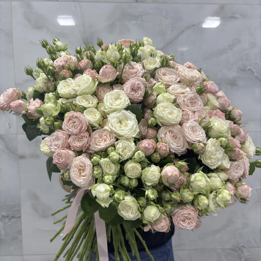 Нежный букет из кустовых роз♥️♥️♥️