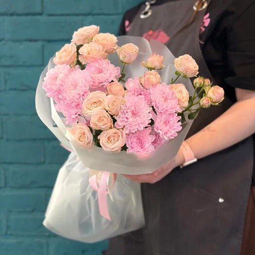 Скидка  25%  😻  Авторский букет с нежными кустовыми розами 🌸