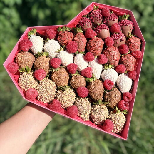 Maxi сердце клубника в шоколаде и малина