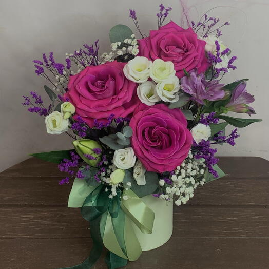Цветочная душа🌸💜🕊️
Розы Пинк Флоид , альстромерия, лизиантус