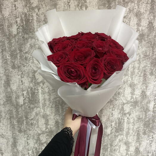 Букет из 15 роз Ред Наоми