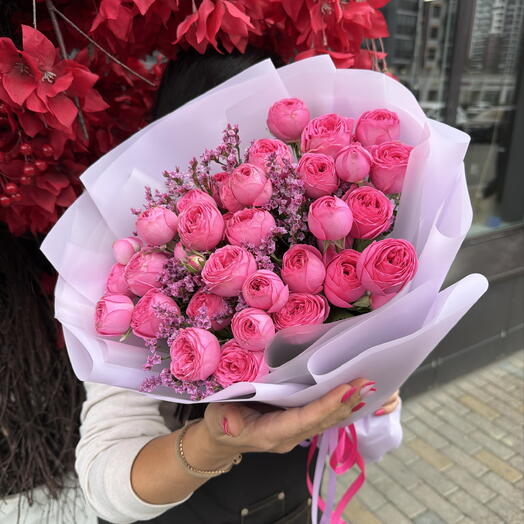Букет с кустовыми розами и лимониум 💕