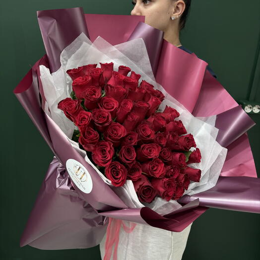 51 роза Красная с оформлением 🌹