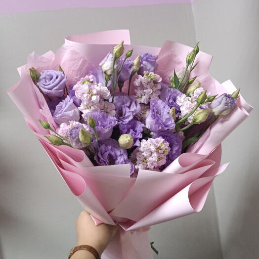 Нежные маттиолы и пушистые эустомы 🌸