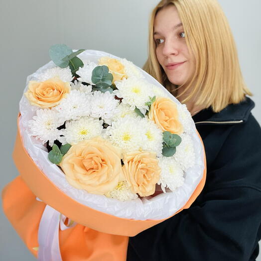 Букет из хризантем и чайных роз 😍