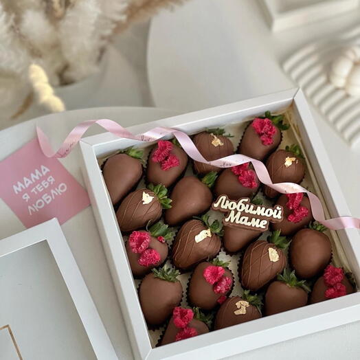 Клубника в шоколаде 
Любимой Маме🧸