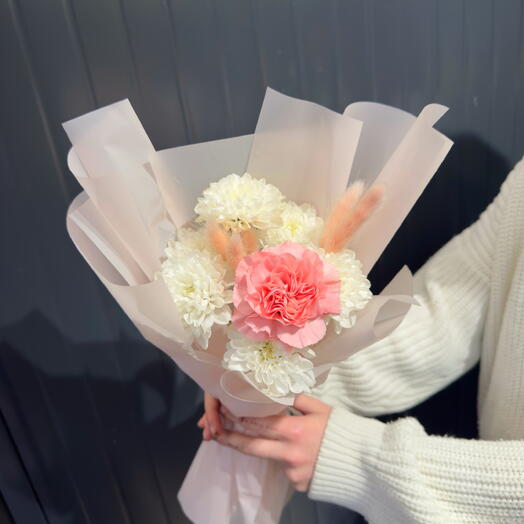 Мини-букет «Нежный комплимент» 💞 белая хризантема, диантус Букет-комплимент «Fluffy Soft»