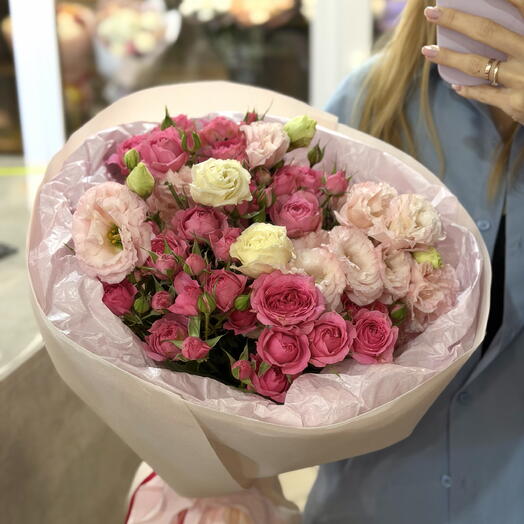 Букет из кустовых роз и эустом 🌸