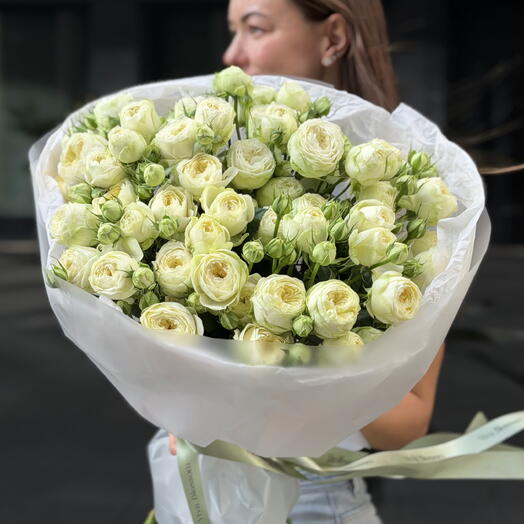 Моно букет из пионовидной кустовой розы М