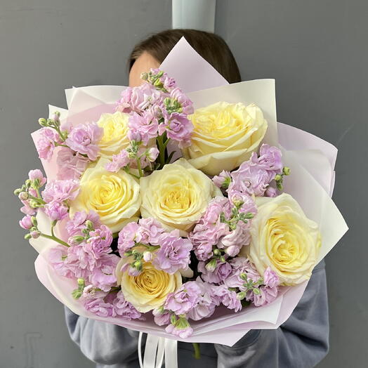 Нежный букет в Пионовидной Розой и Ароматной Маттиолой 🌸