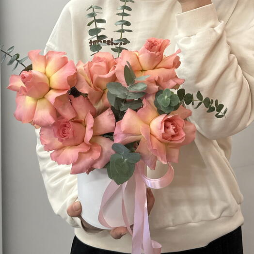 Композиция в коробке с французскими розами🌸