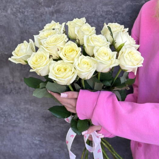 Монобукет 15 роз White Naomi под ленту