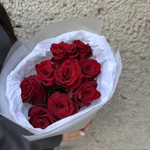 9 роз Эквадор в стильном оформлении 🌹