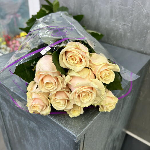Пачка из 9 роз Талеа 60 см