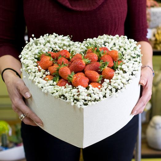 Композиция с клубникой "Клубничное сияние"