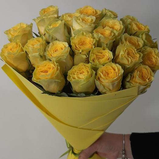 25 yellow roses