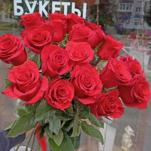 Букет из 19 ти красныз роз