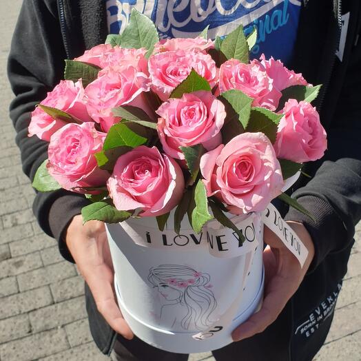 Hat Box with pink roses