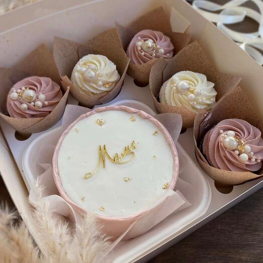 Conjunto de pastel y cupcakes mamá