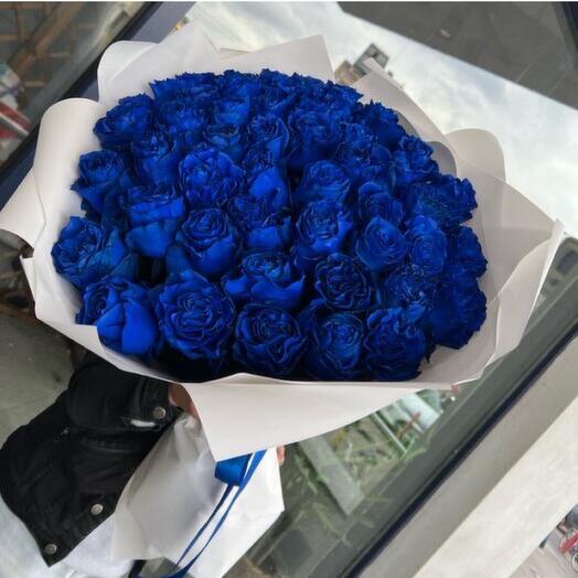 Bouquet of blue roses